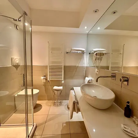 Maison R Boutique 4*